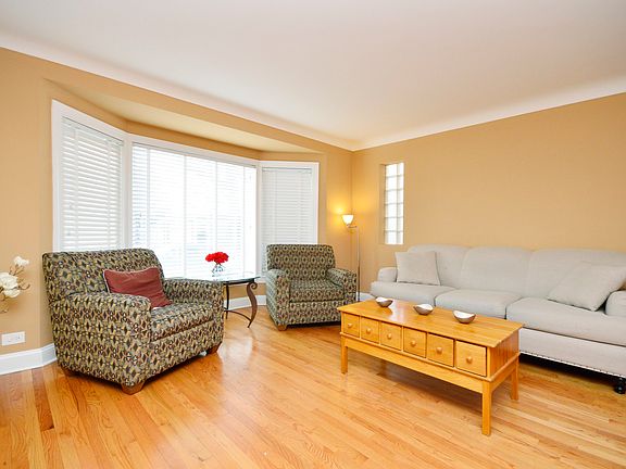 5th image of 3455 N Oconto Ave
