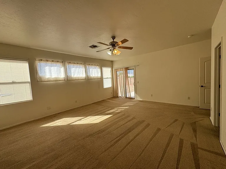 3603 Plaza De La Rosa — Photo 8