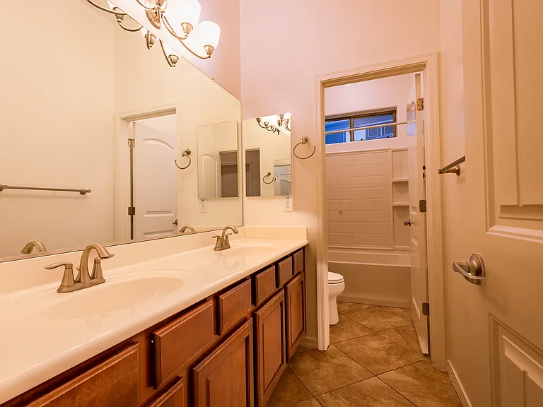 562 E Janet Way — Photo 21