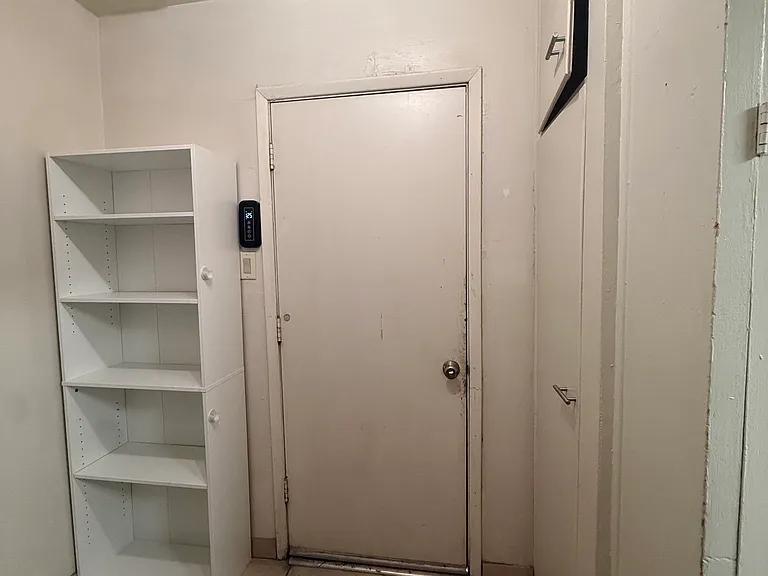 319 S 22nd Ave — Photo 12