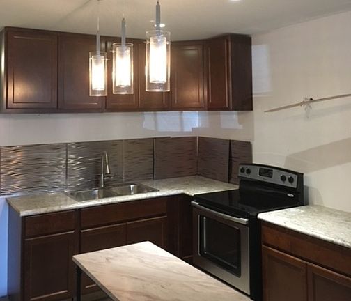 3rd image of 3609 S Giles Ave