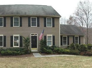 1 Crows Nest Ln, Sandy Hook, CT 06482