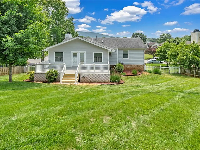 1905 Summerfield Dr — Photo 29