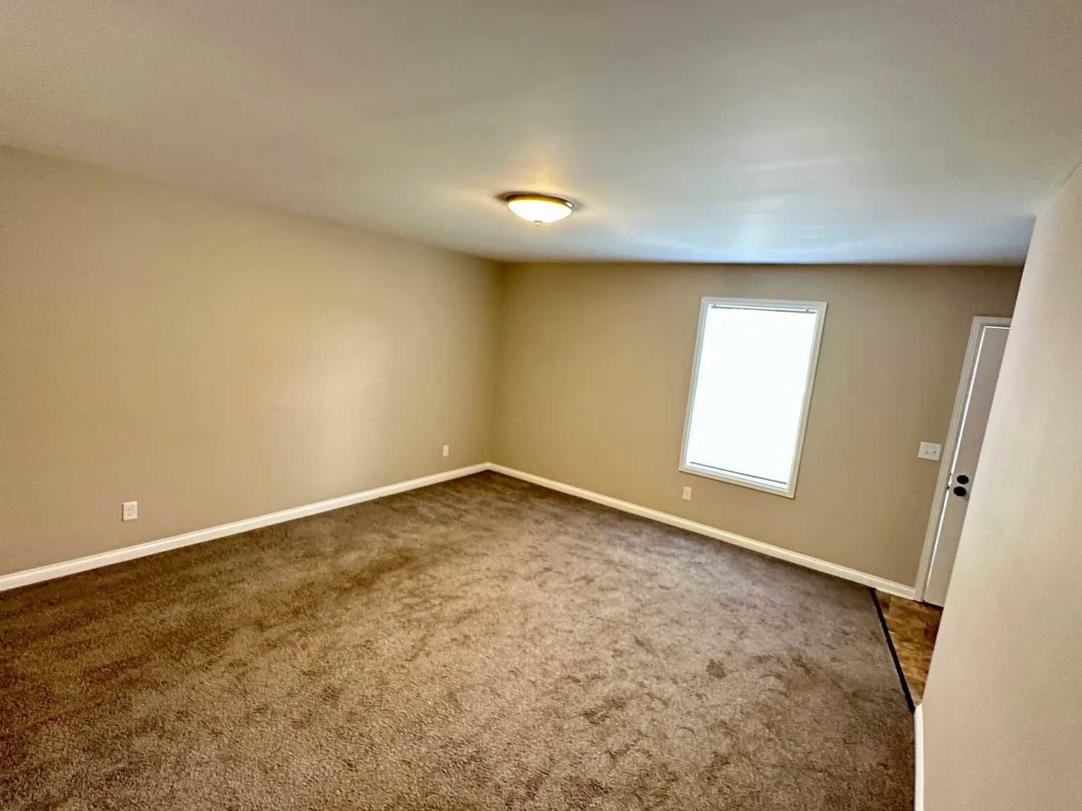 2 bed, 1250 sqft, $1,375 — Photo 3