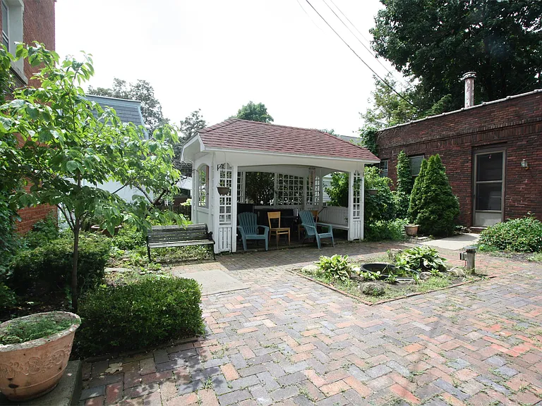 747 East Ave — Photo 6