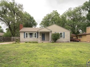 1906 SW Seabrook Ave, Topeka, KS 66604