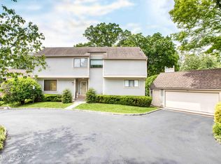 510 W Lyon Farm Dr, Greenwich, CT 06831