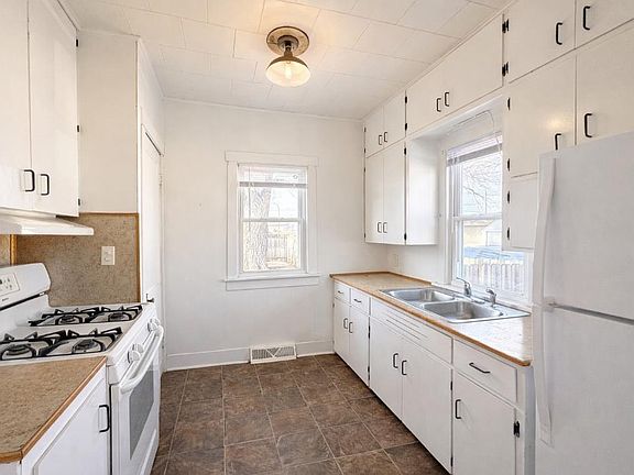 4th image of 402 Black Hawk Rd