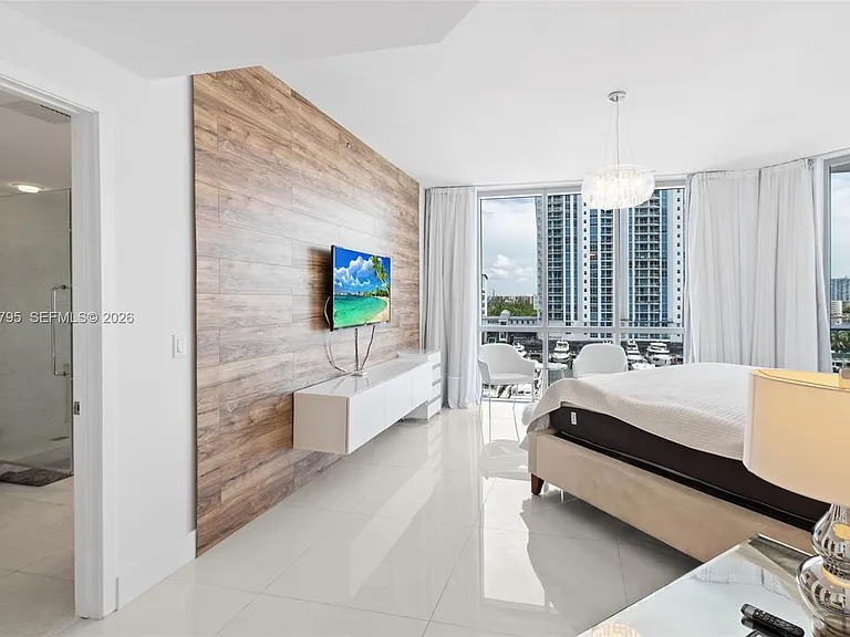 17111 Biscayne Blvd #603 — Photo 17
