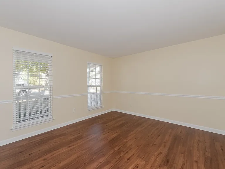 1043 Vanguard Dr — Photo 15