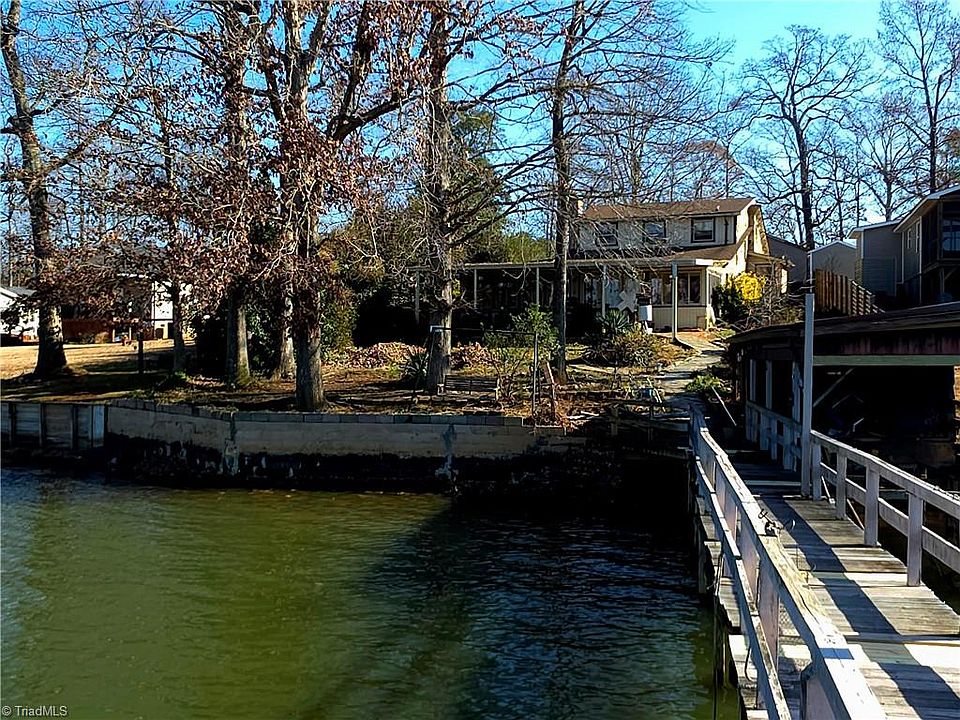 1st image of 220 Yachtsman Dr