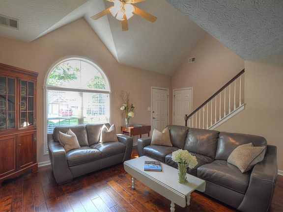2nd image of 521 Lidian Ct