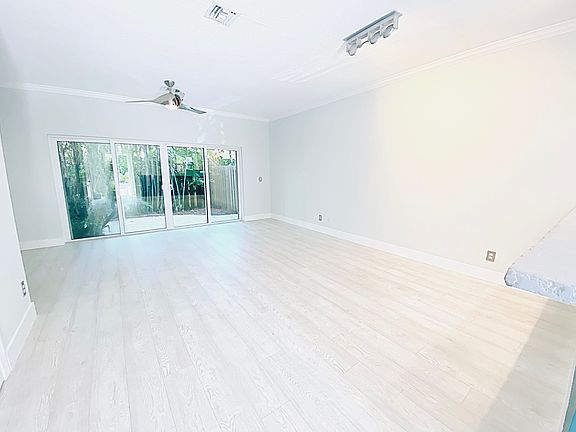 3rd image of 835 NE 19th Ave APT 10