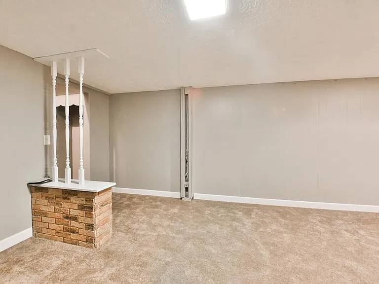 614 S Pine St — Photo 13