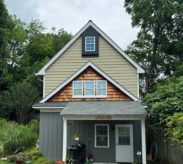 Poplar Ave — Photo 1