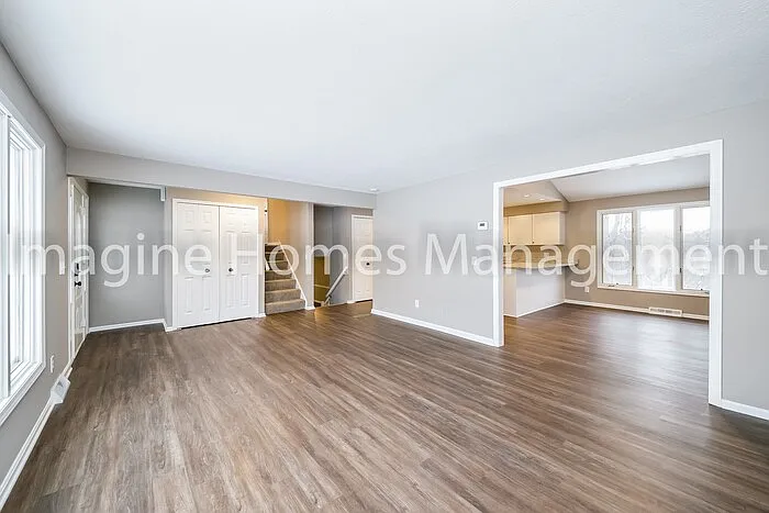 3 bed, 2.0 bath, 2484 sqft, $2,995 — Photo 2