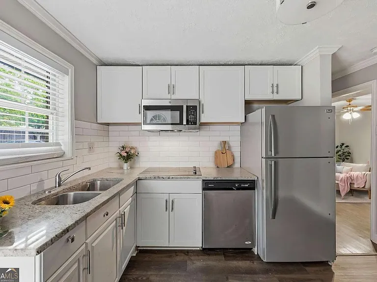 21 Delmont Dr N #5 — Photo 5