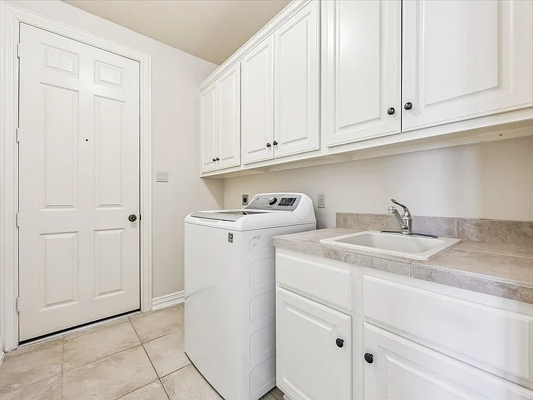 2210 Bywater Dr — Photo 28