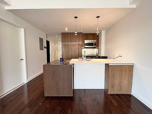 3rd image of 601 Ocean Pkwy APT 3C