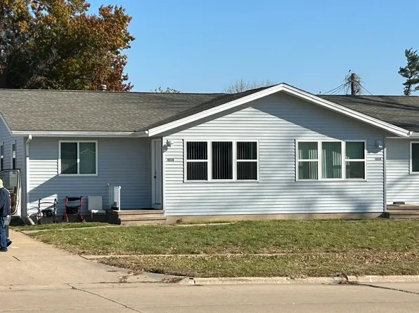 2325-2327 Victoria Dr SW, 2325 Victoria Dr SW #2327, Cedar Rapids, IA 52404