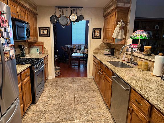 5th image of 502 Sherman Dr
