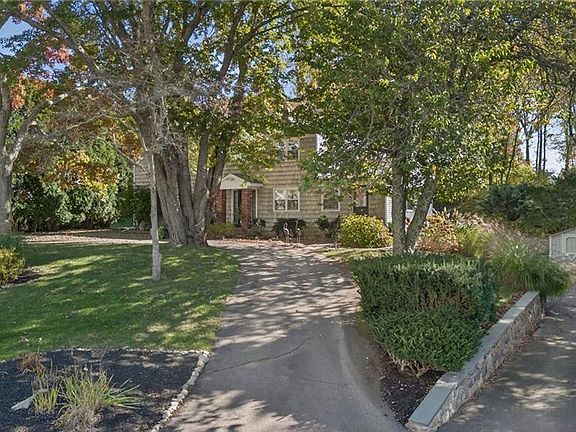 4th image of 26 Windward Dr