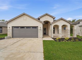 18390 W 195th St, Spring Hill, KS 66083