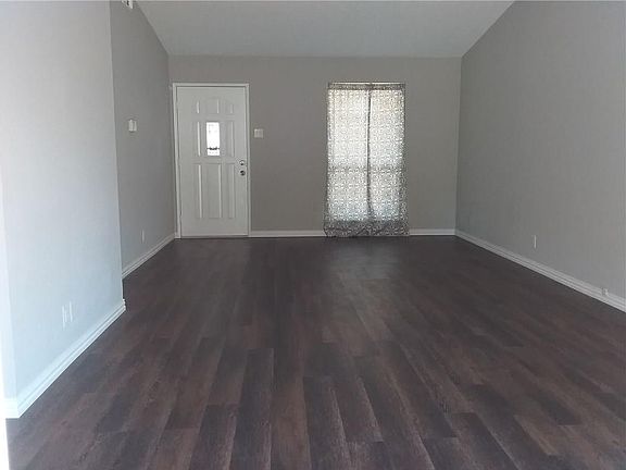 4th image of 1501 Hawthorne Ln