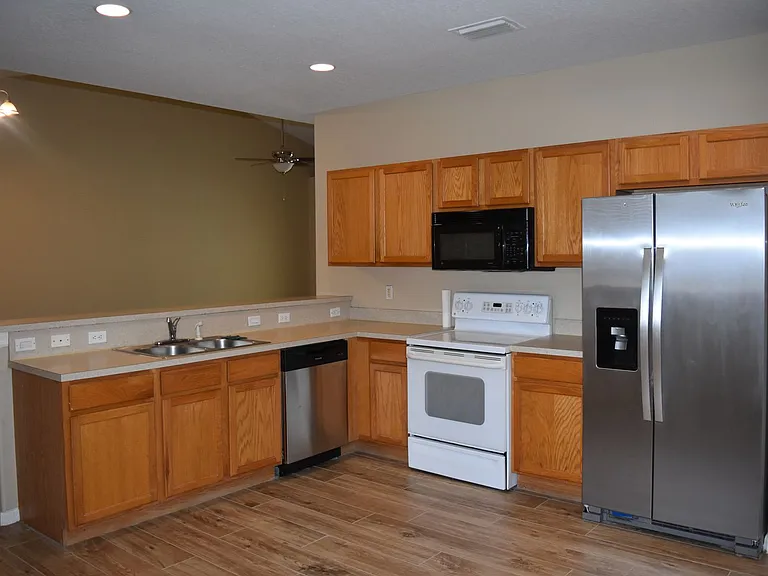 1040 Venetian Dr #203 — Photo 23