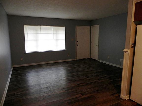 3rd image of 929 Ponderosa Dr
