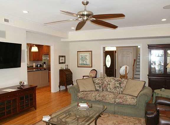 5th image of 2926 Old Drake Dr
