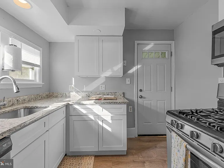 4517 Woodlea Ave — Photo 10
