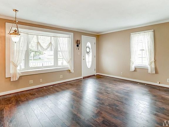 5th image of 215 Burt St #Stw2-p9