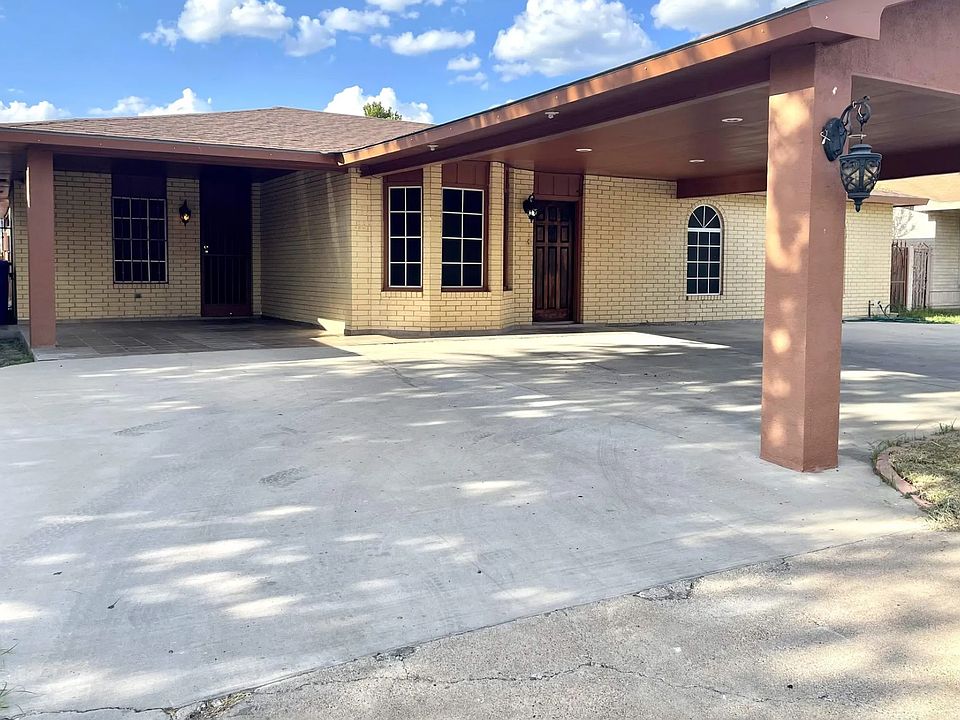 2nd image of 904 La Plaza Loop