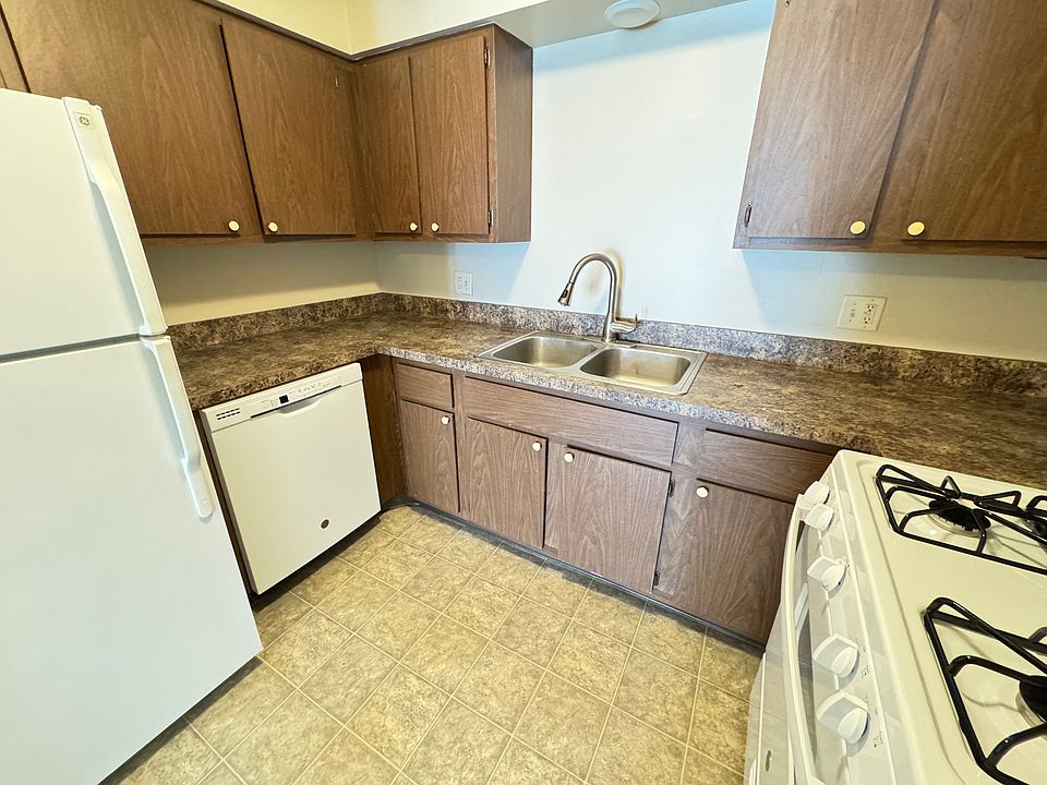 1st image of 2610 S 70th St #33