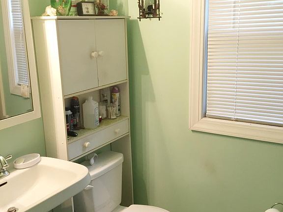 3rd image of 3427 Taylor St NE