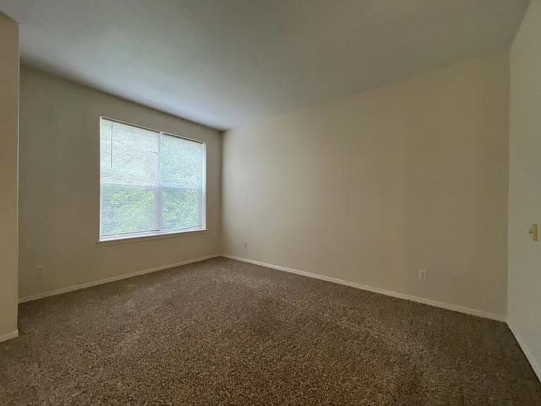 149 NE 75th Ave — Photo 18