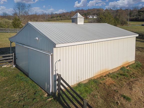 4th image of 305 Jennifer Dr