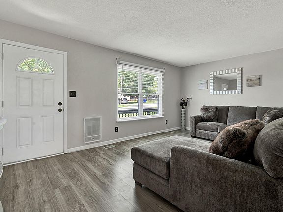 5th image of 1842 Rolling Brook Dr NE
