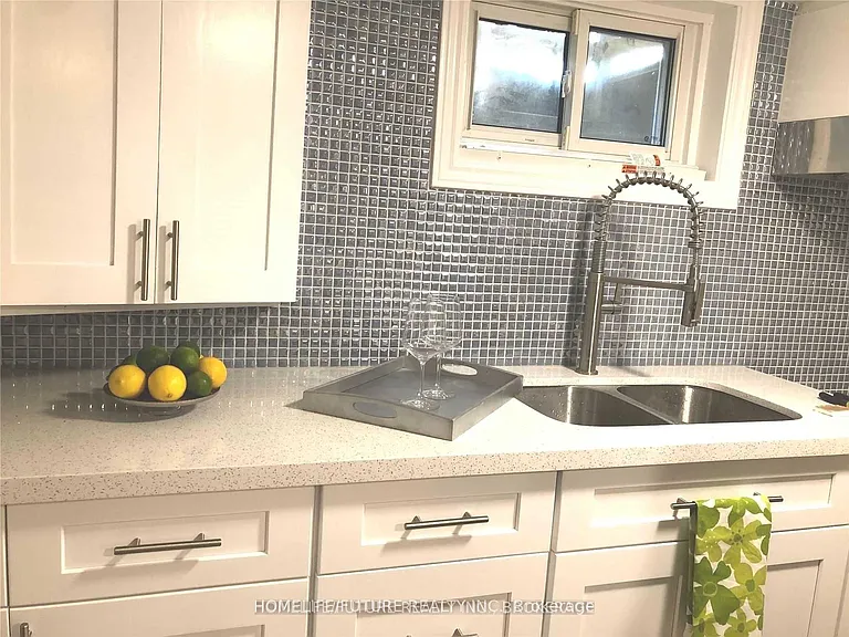 14 Billingsgate Cres #BASEMENT — Photo 8