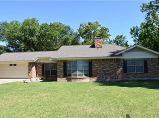 1413 NE 7th St #B, Smithville, TX 78957