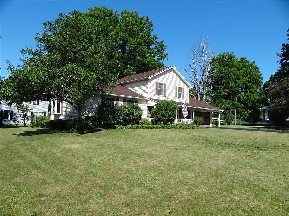 1st image of 1 Cloverleaf Dr