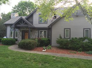 W232N3197 Greenbriar Rd, Pewaukee, WI 53072