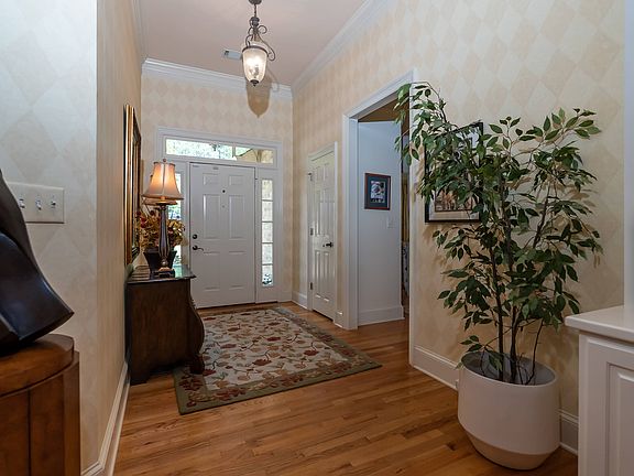 4th image of 204 Chickadee Ct