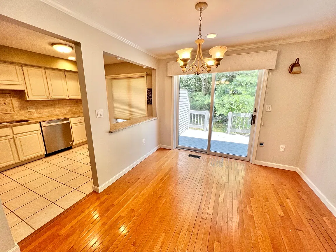 302 Foxwood Cir — Photo 4
