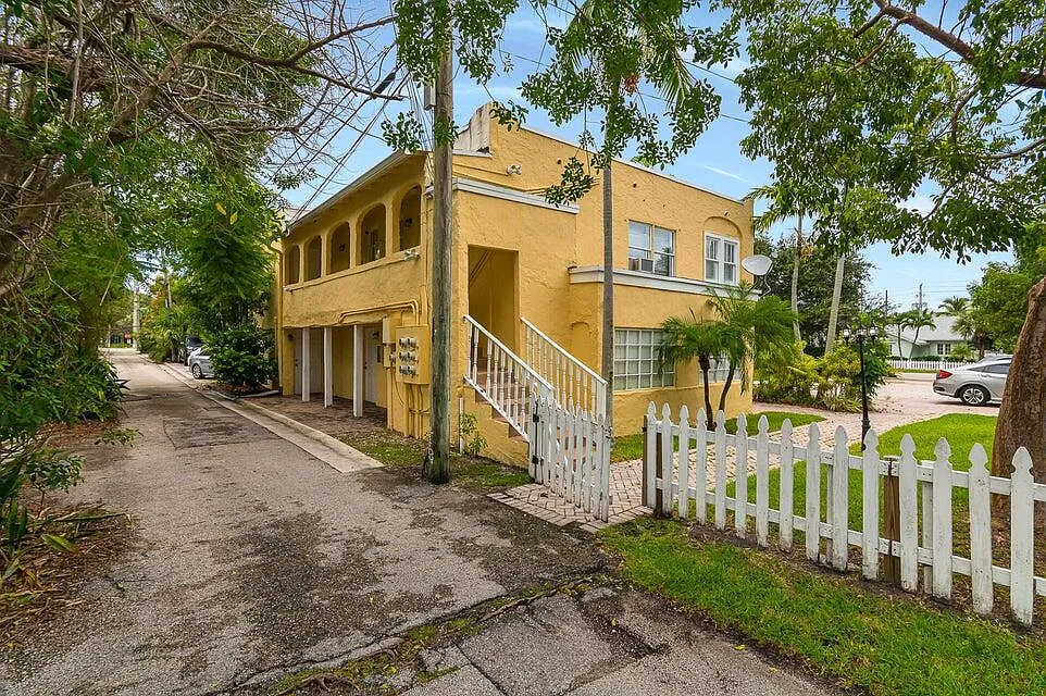 1 bed, 1.0 bath, 3026 sqft, $1,750 — Photo 3