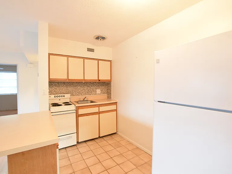 Delaney Court — Photo 8