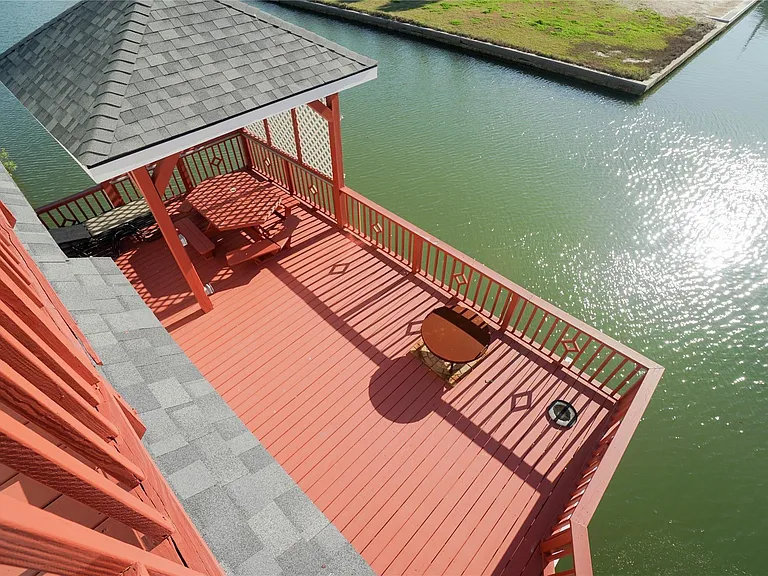 16619 Bayfront Dr — Photo 22