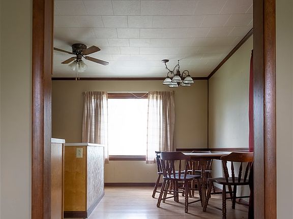 5th image of 1045 Edgebrook Ave