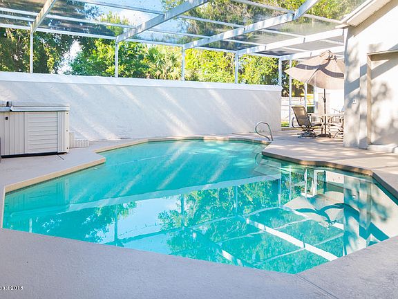 5th image of 2209 Royal Oaks Dr